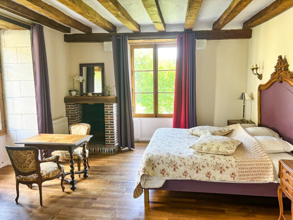 A bed and breakfast in a historic château offers much more than just accommodation. It's total immersion in the atmosphere of a legendary place.
