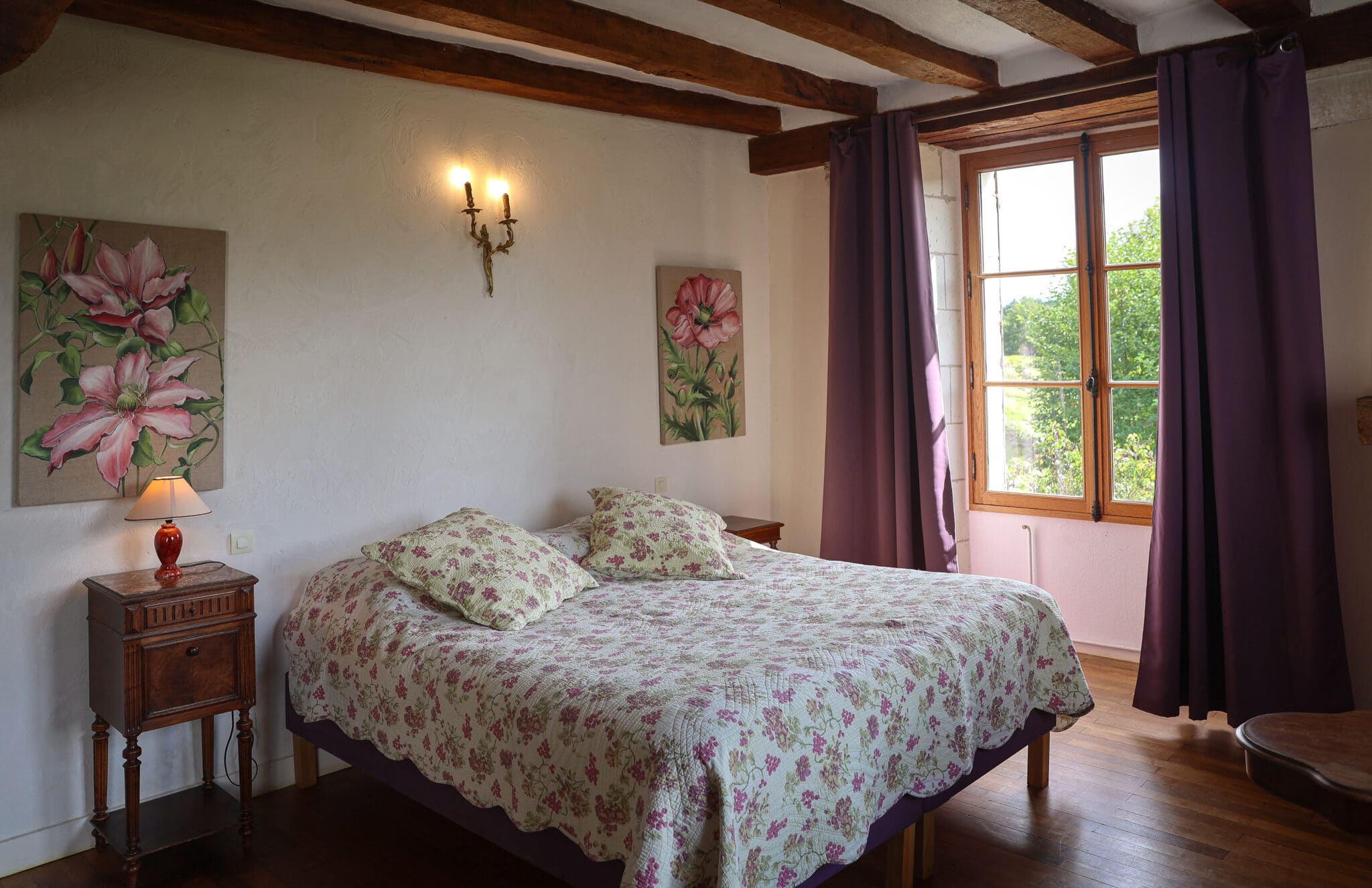 Corroiriz Chateau Pastoral room view of king size bed
